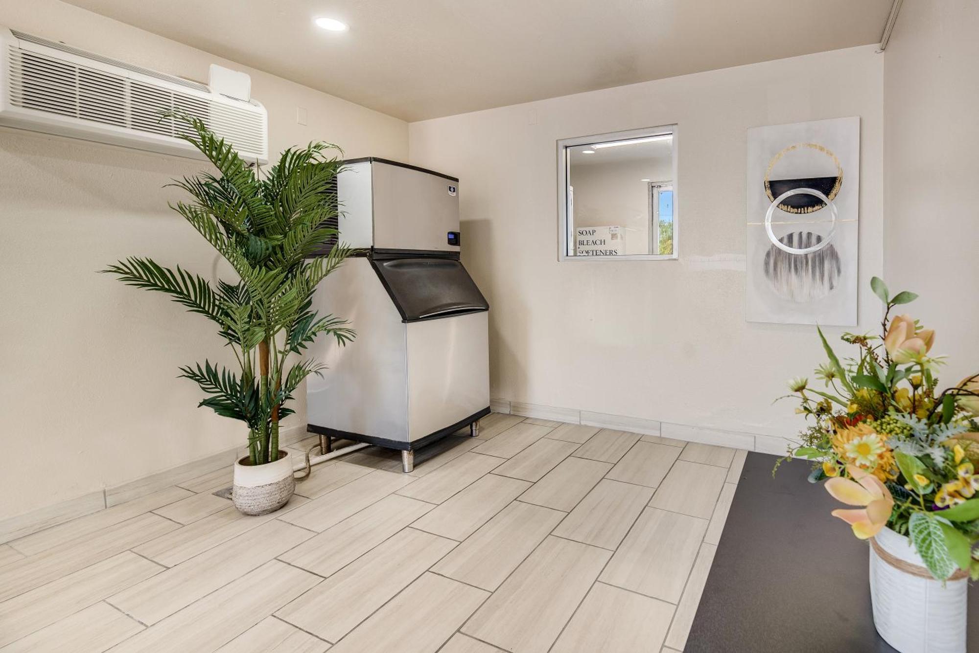 Econo Lodge Stockton Near I-5 Fairgrounds Экстерьер фото