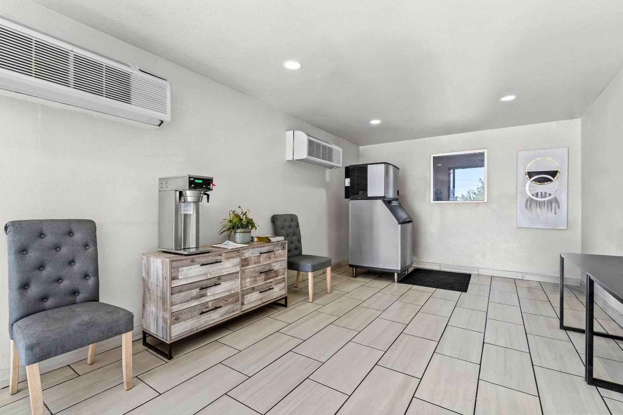 Econo Lodge Stockton Near I-5 Fairgrounds Экстерьер фото